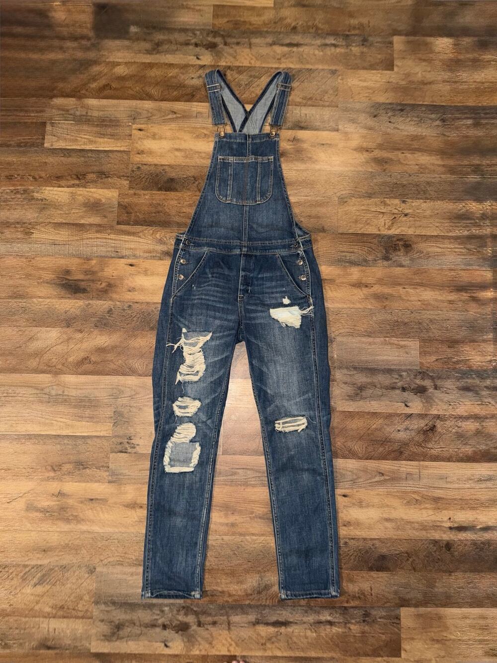 American Eagle women’s distressed tomgirl blue jeans overalls